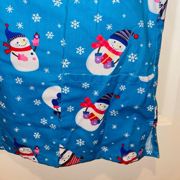 ⛄️ Scrub Top ⛄️ - Picture 2 of 5
